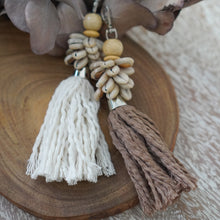 将图片加载到图库查看器,Mini Shell Tassel Keychain