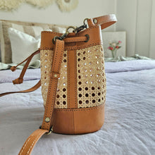 将图片加载到图库查看器,Mini Laura Bag