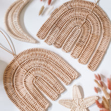 将图片加载到图库查看器,Natural Rainbow Wall Hanging