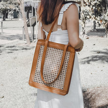 将图片加载到图库查看器,Hazel Tote
