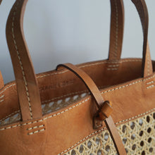 将图片加载到图库查看器,Mini Mia Tote
