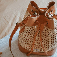 将图片加载到图库查看器,Laura Bucket Bag