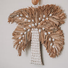 将图片加载到图库查看器,Bono Palm Tree Hanging