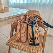 将图片加载到图库查看器,Emma Bag