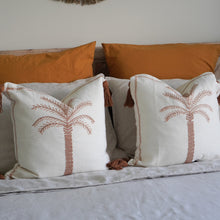 将图片加载到图库查看器,Nua Palm Cushion