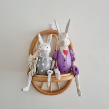 将图片加载到图库查看器,Wooden Bunny Ornarment