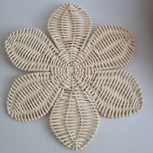 将图片加载到图库查看器,Aloha Rattan Flower Wall Decor Set