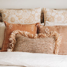 将图片加载到图库查看器,Batu Raffia Oblong Cushion