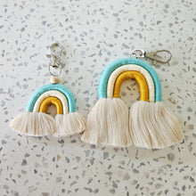将图片加载到图库查看器,Mini Rainbow Keychain