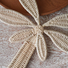 将图片加载到图库查看器,Rattan Palm Hook