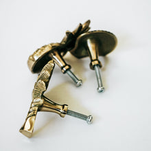 将图片加载到图库查看器,Brass Knobs