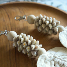 将图片加载到图库查看器,Kiki Leaf Shell Keychains