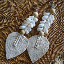 将图片加载到图库查看器,Kiki Leaf Shell Keychains