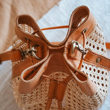 将图片加载到图库查看器,Laura Bucket Bag