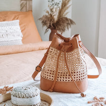 将图片加载到图库查看器,Laura Bucket Bag