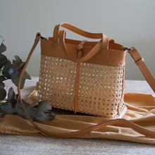 将图片加载到图库查看器,Mini Mia Tote