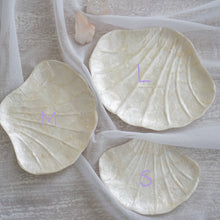 将图片加载到图库查看器,Clam Pearl Trinket Dish