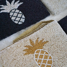 将图片加载到图库查看器,Hand-beaded Pineapple Coin Purse