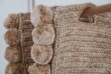 将图片加载到图库查看器,Raffia Pompom Bag