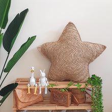 将图片加载到图库查看器,Raffia Star Cushion