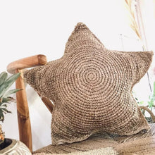 将图片加载到图库查看器,Raffia Star Cushion
