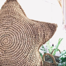 将图片加载到图库查看器,Raffia Star Cushion