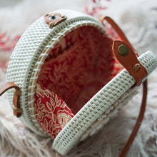Load image into Gallery viewer, Flower Shell Round Bag (White)
