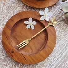 Load image into Gallery viewer, Brass Leaf Cutlery
