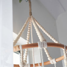 이미지를 갤러리 뷰어에 로드 , Lily Feather Hanging Mobile
