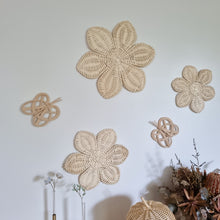 이미지를 갤러리 뷰어에 로드 , Aloha Rattan Flower Wall Decor Set
