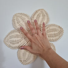 이미지를 갤러리 뷰어에 로드 , Aloha Rattan Flower Wall Decor Set
