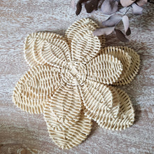 이미지를 갤러리 뷰어에 로드 , Aloha Rattan Flower Wall Decor Set
