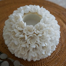 Load image into Gallery viewer, Flower Shell Tealight Holder
