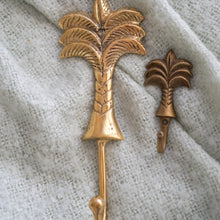 将图片加载到图库查看器，Tropical Brass Wall Hooks
