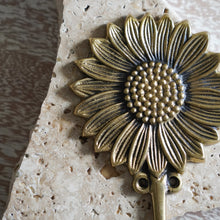 画像をギャラリービューアに読み込む, Sunflower Brass Wall Hook
