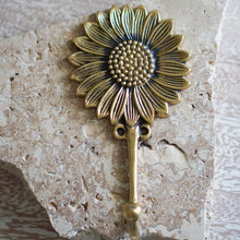 画像をギャラリービューアに読み込む, Sunflower Brass Wall Hook
