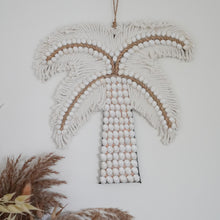 画像をギャラリービューアに読み込む, Nunu Palm Tree Hanging

