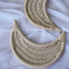 将图片加载到图库查看器，Rattan Moon Wall Decor
